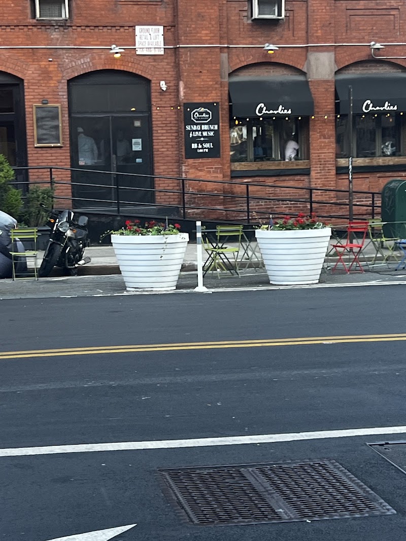 Charlies Bar & Kitchen